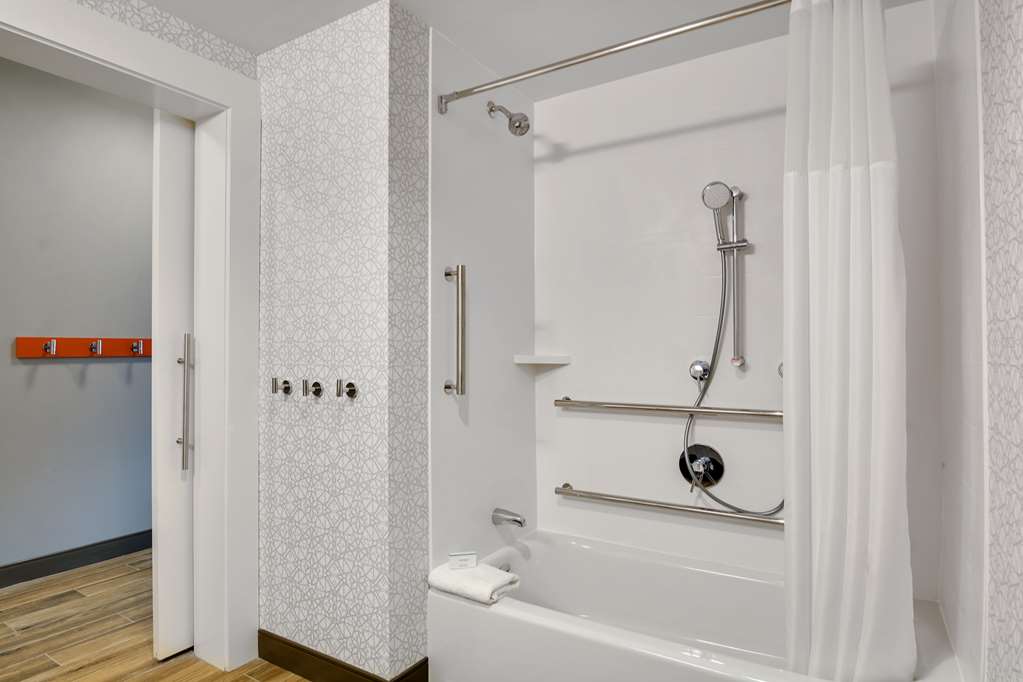 Фото Hampton Inn Salem Boston