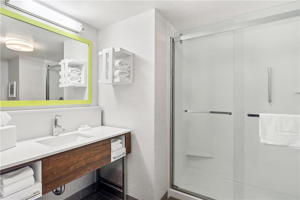 Фото Hampton Inn & Suites Lathrop