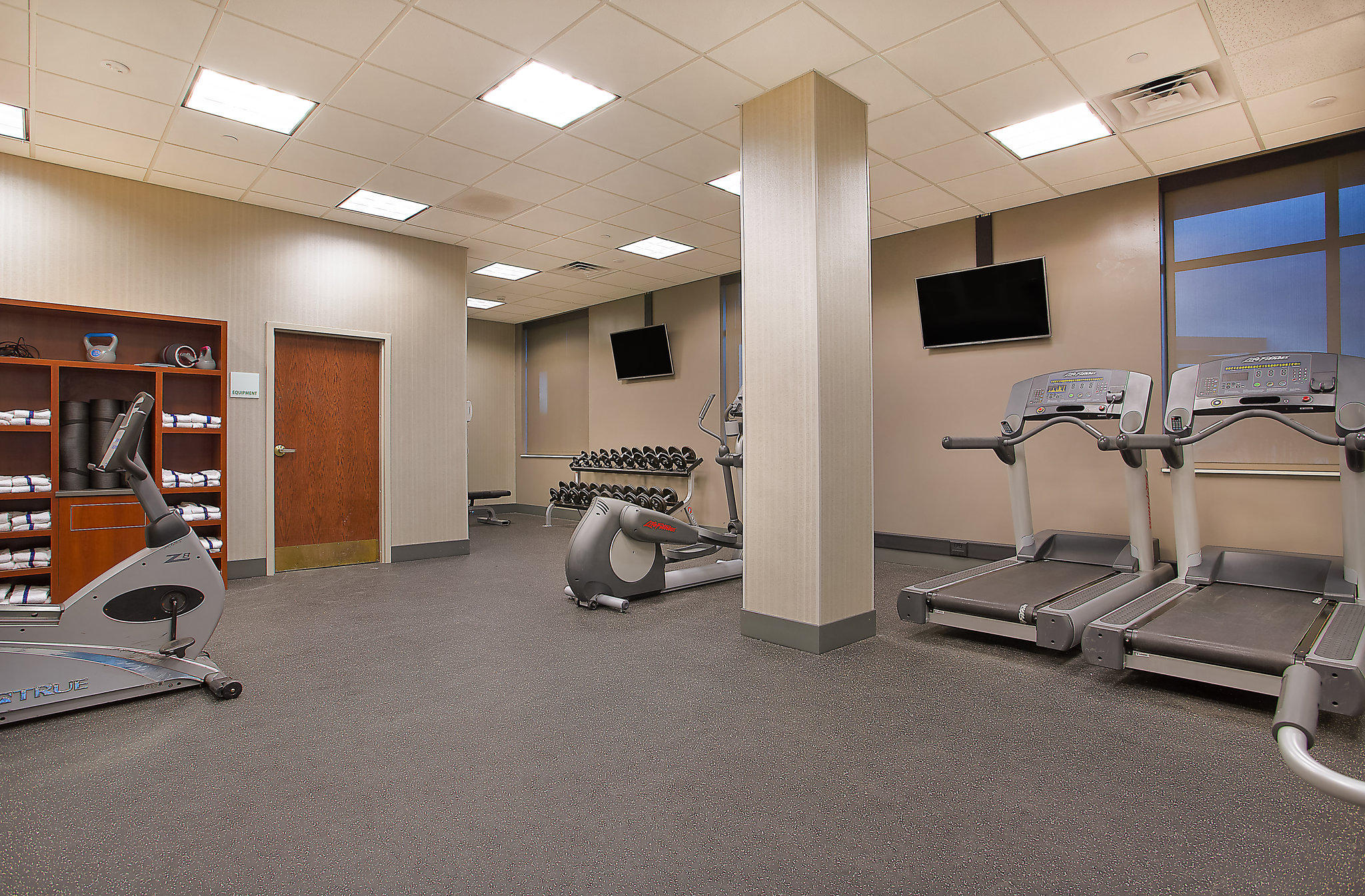 Фото Holiday Inn University Plaza-Bowling Green, an Ihg Hotel