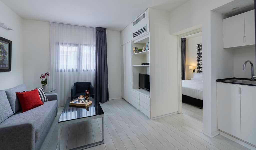 Фото Best Western Regency Suites Hotel