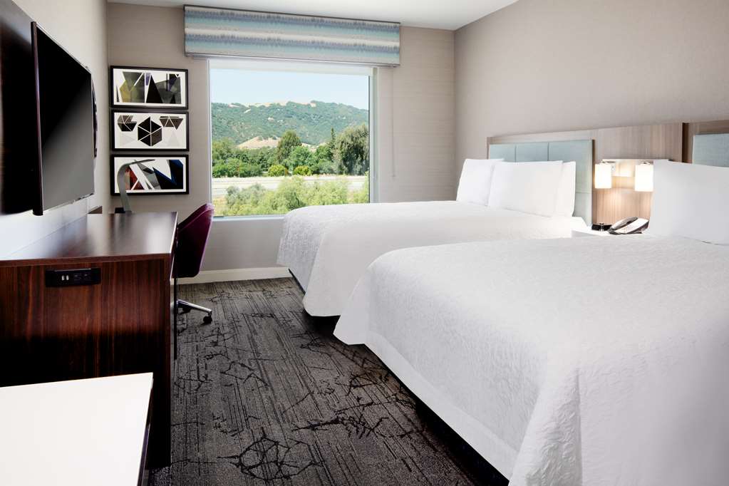 Фото Hampton Inn & Suites Gilroy