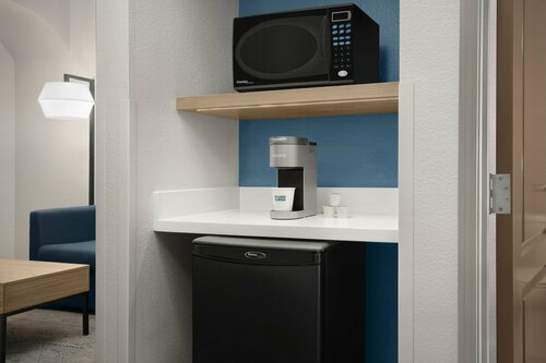 Гостиница Holiday Inn Express Hotel & Suites Dfw West - Hurst, an Ihg Hotel в Херсте