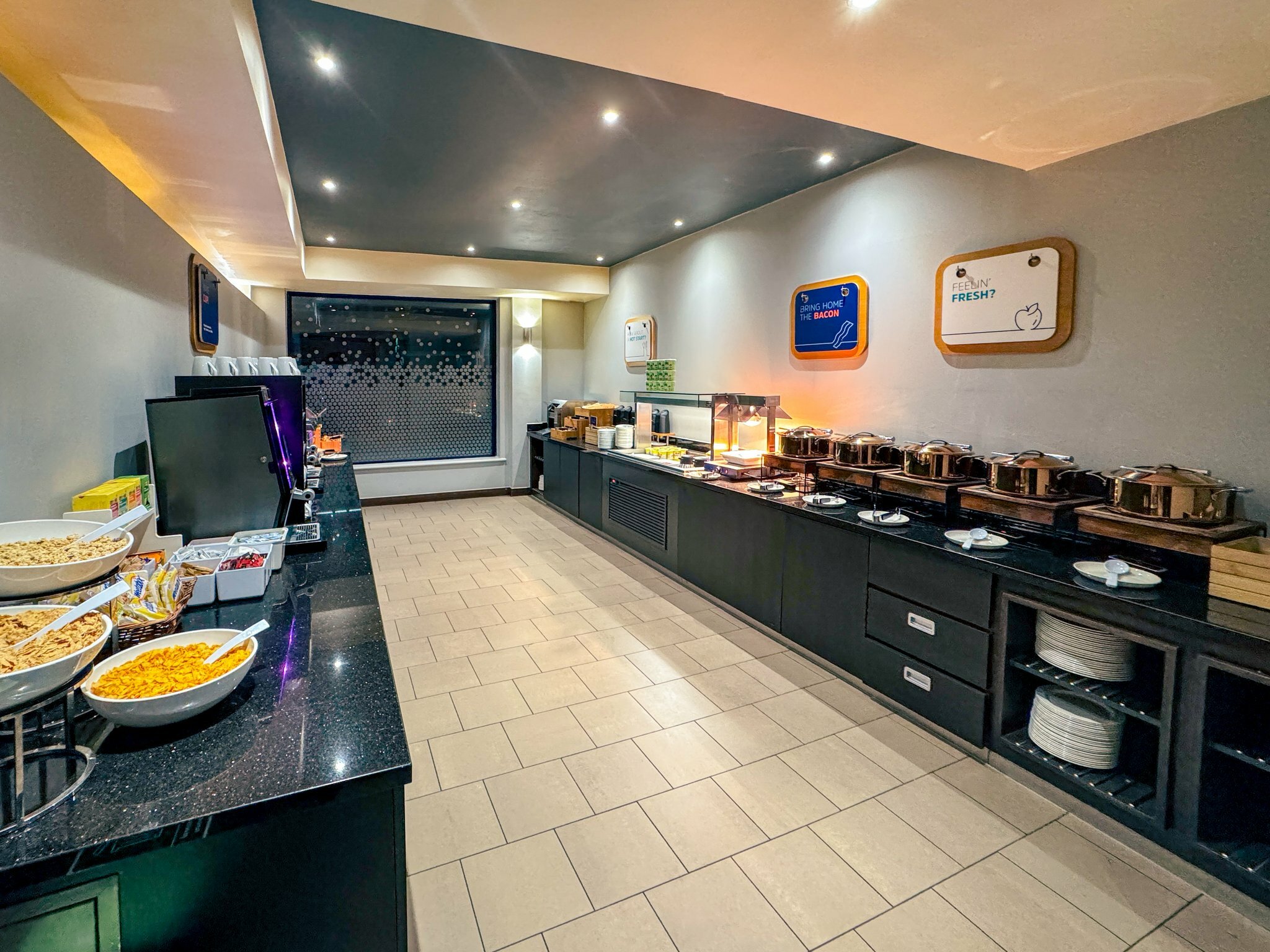 Фото Holiday Inn Express London - Stratford, an Ihg Hotel