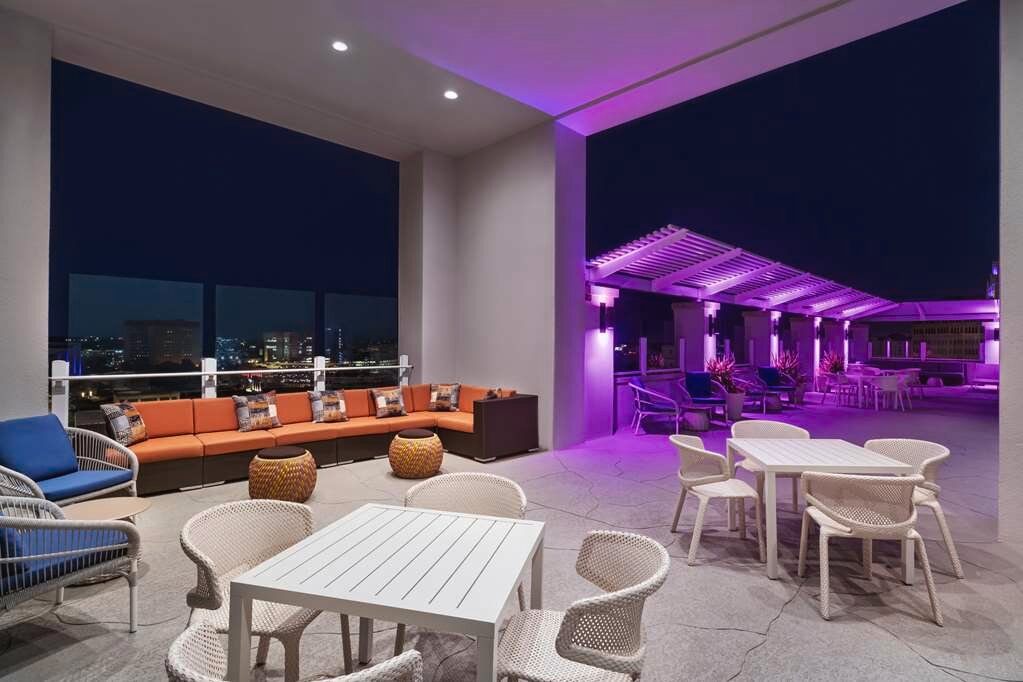 Фото Hilton Garden Inn San Antonio Downtown Riverwalk