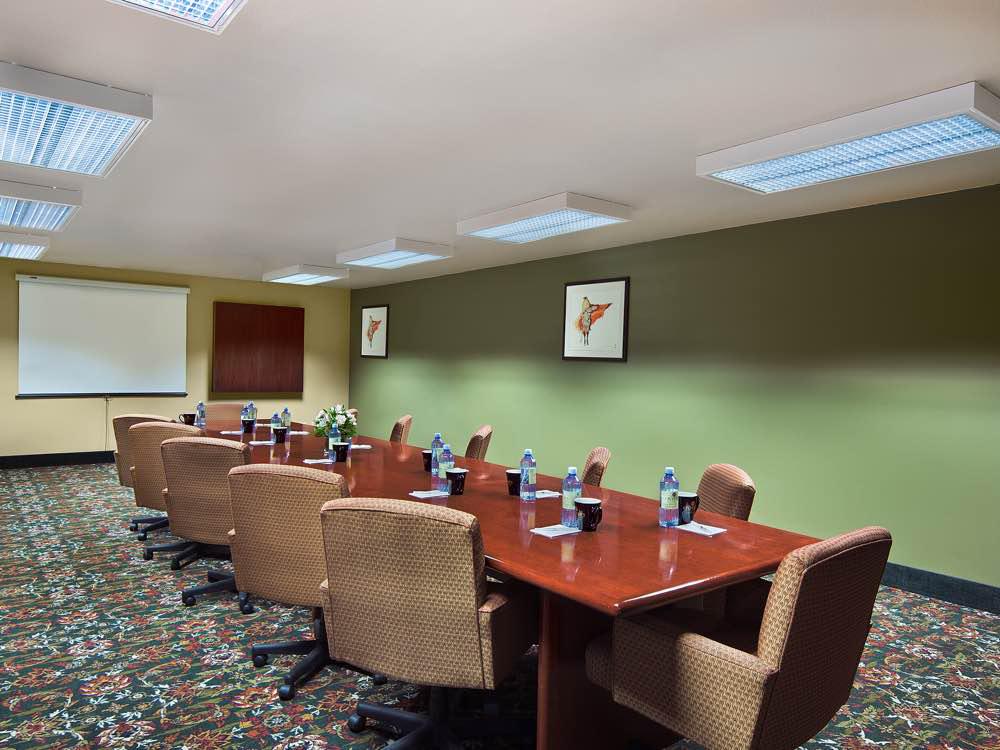 Фото Oxford Suites Pendleton