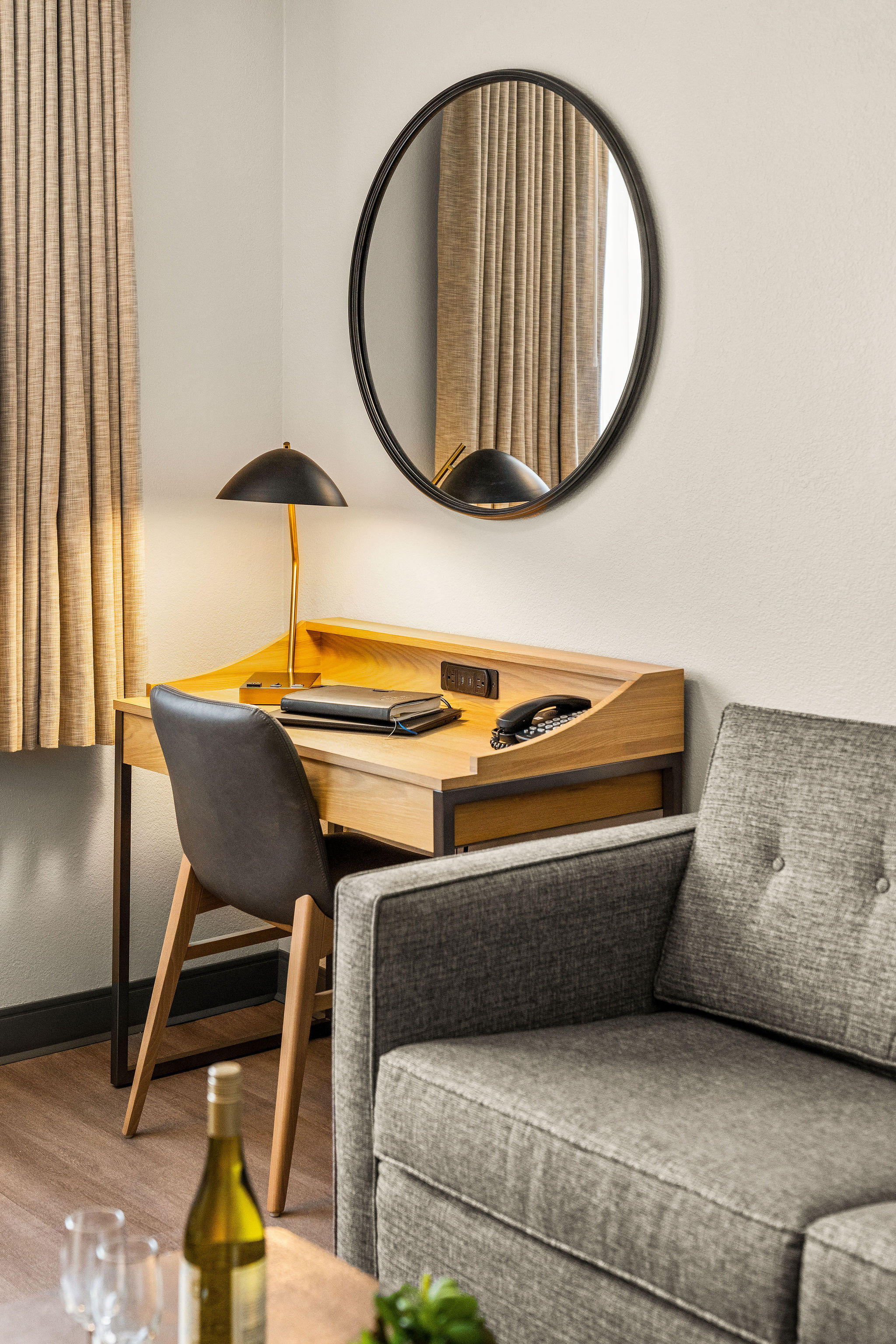 Фото Oxford Suites Redding