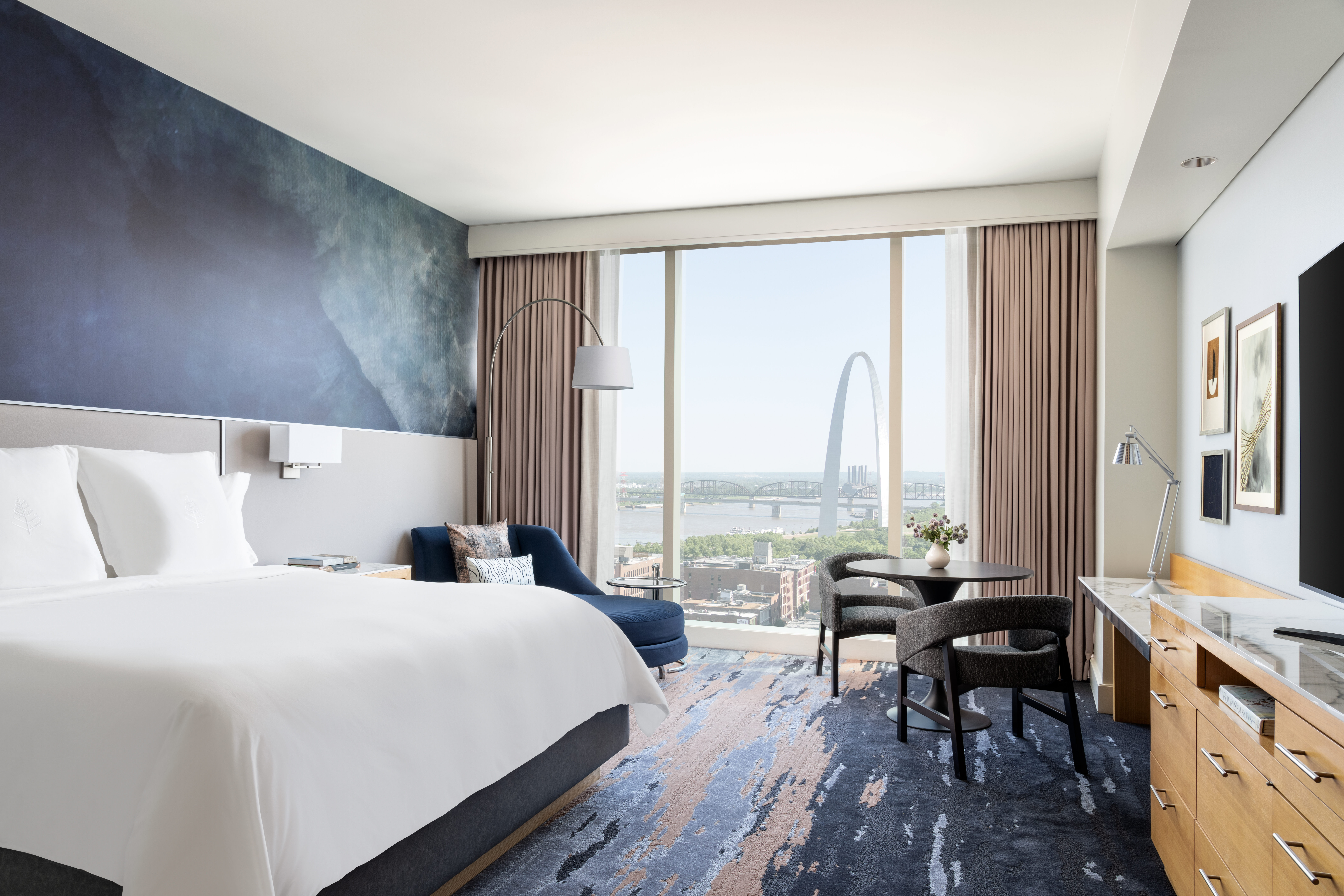 Фото Four Seasons Hotel St Louis