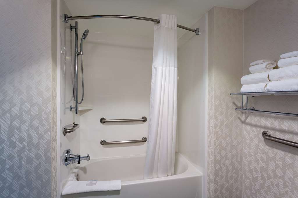 Фото Hampton Inn & Suites Herndon-Reston