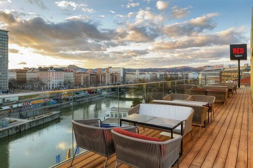 Гостиница Radisson Red Hotel Vienna в Австрии