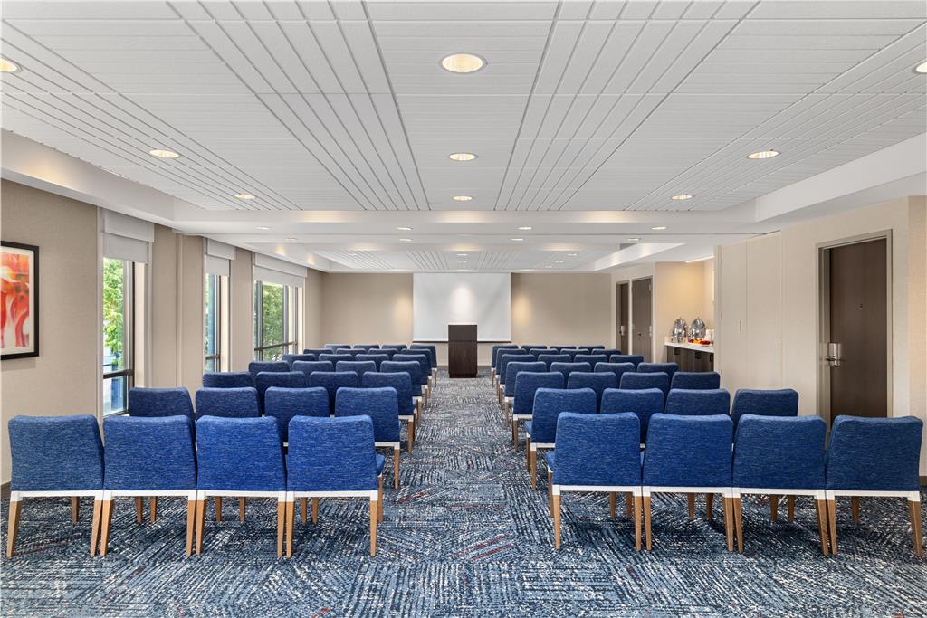 Фото Hilton Garden Inn Burlington Downtown