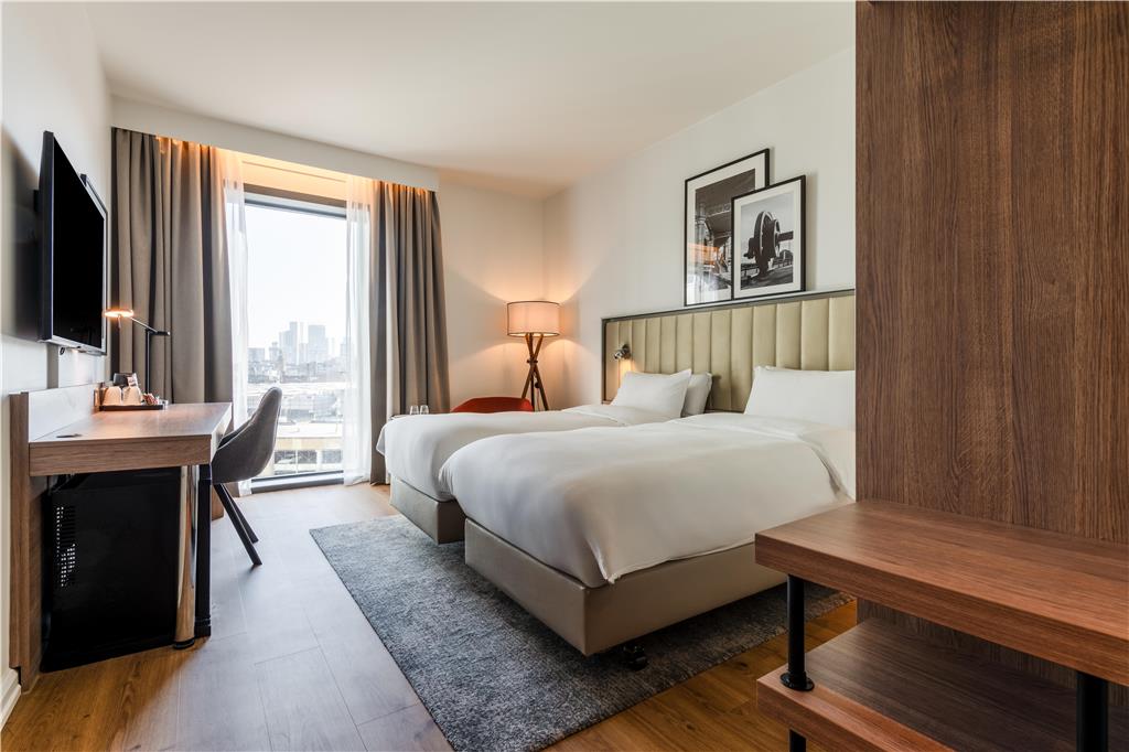 Фото Radisson Hotel Manchester City Centre, A Verified Net Zero Hotel