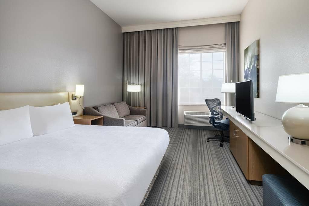 Фото Hilton Garden Inn Bakersfield