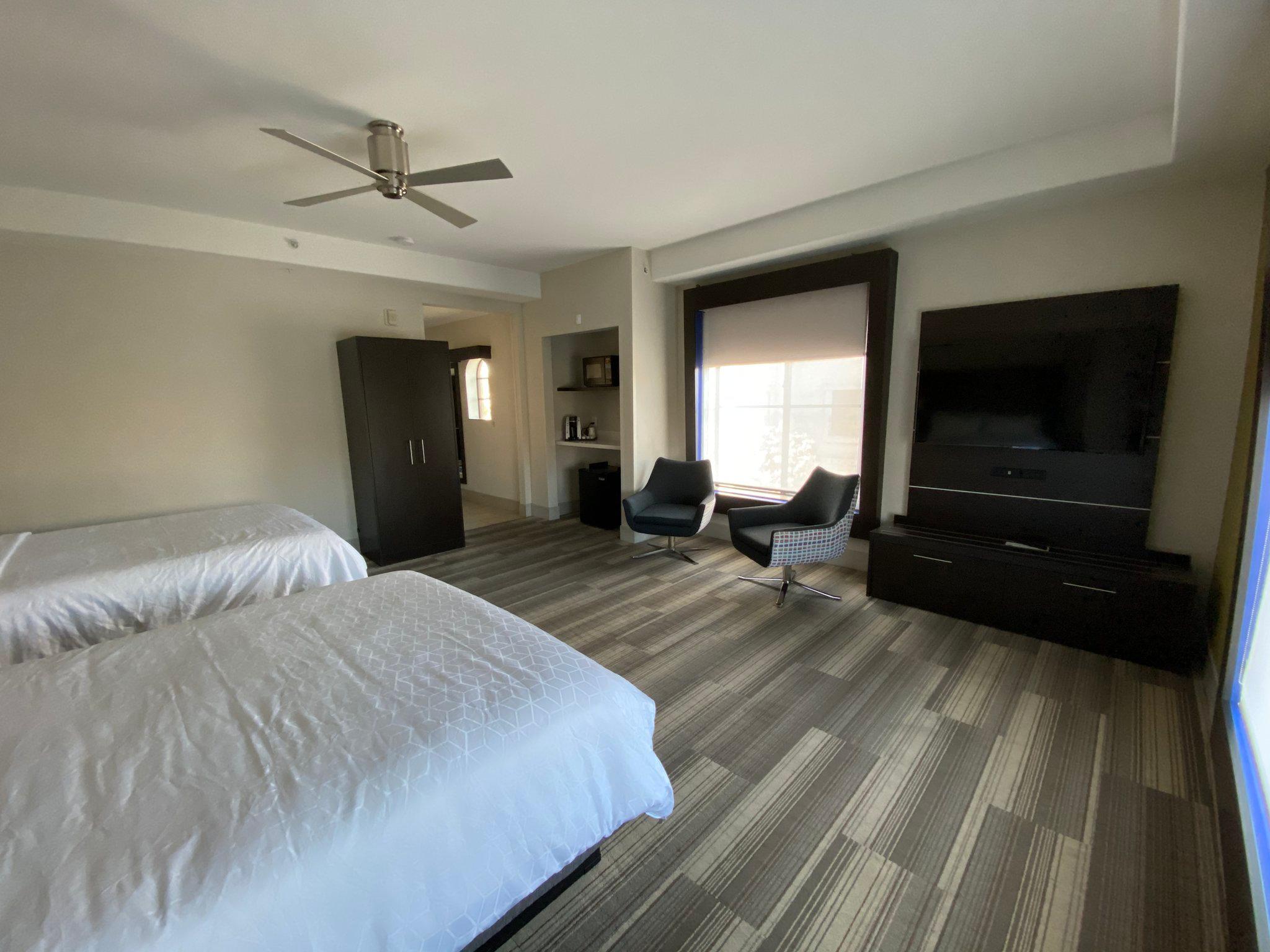 Фото Holiday Inn Express Hotel & Suites El Dorado Hills, an Ihg Hotel
