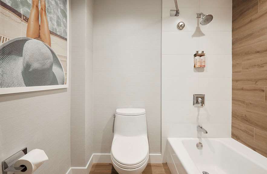 Фото The Waterfront Beach Resort, A Hilton Hotel