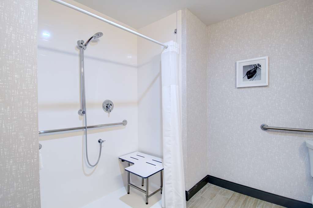 Фото Hampton Inn & Suites Portland West