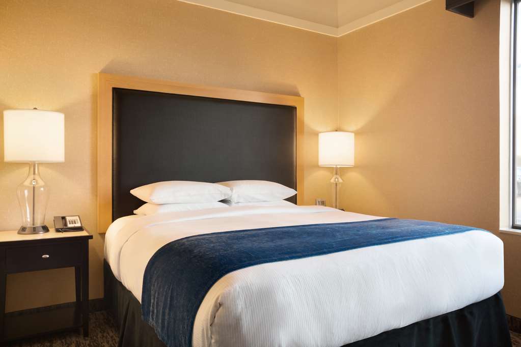 Фото DoubleTree by Hilton Hotel Oklahoma City Airport