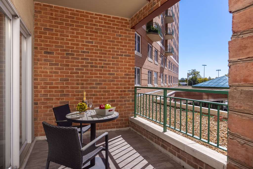 Фото Inn at the Colonnade Baltimore - a DoubleTree by Hilton