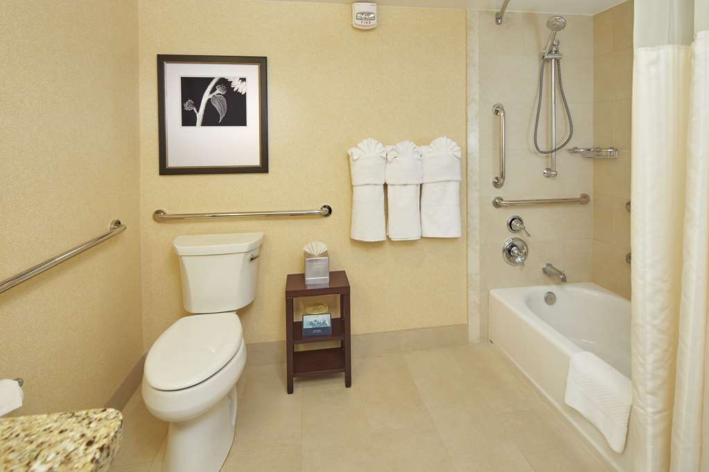 Фото Hilton Raleigh North Hills