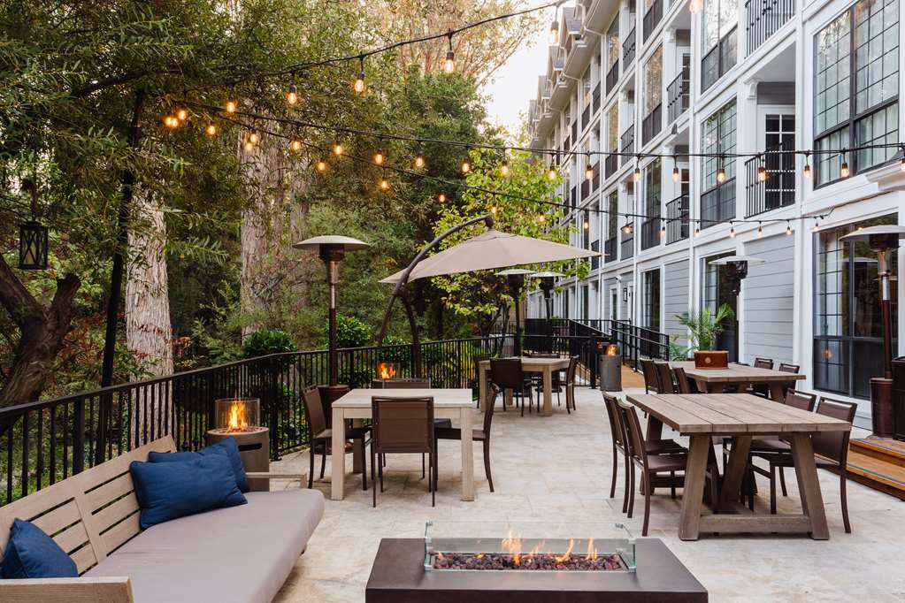 Фото The Inn at Saratoga, Tapestry Collection by Hilton