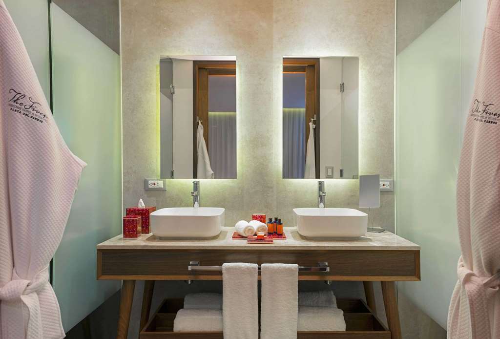 Фото Апартаменты The Fives Downtown Hotel & Residences, Curio Collection by Hilton