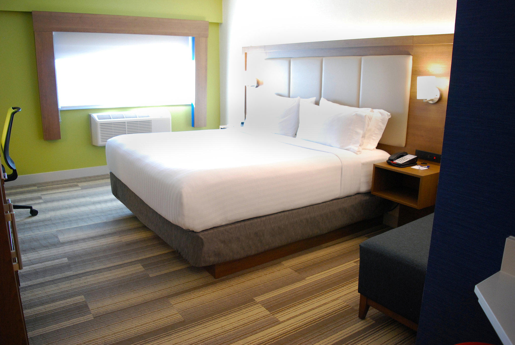 Фото Holiday Inn Express Vancouver Airport Richmond