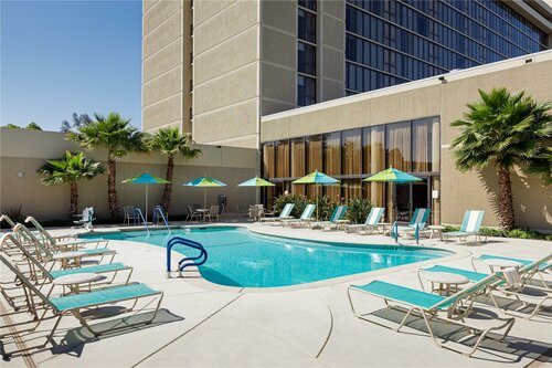 Гостиница Hilton Sacramento Arden West в Сакраменто