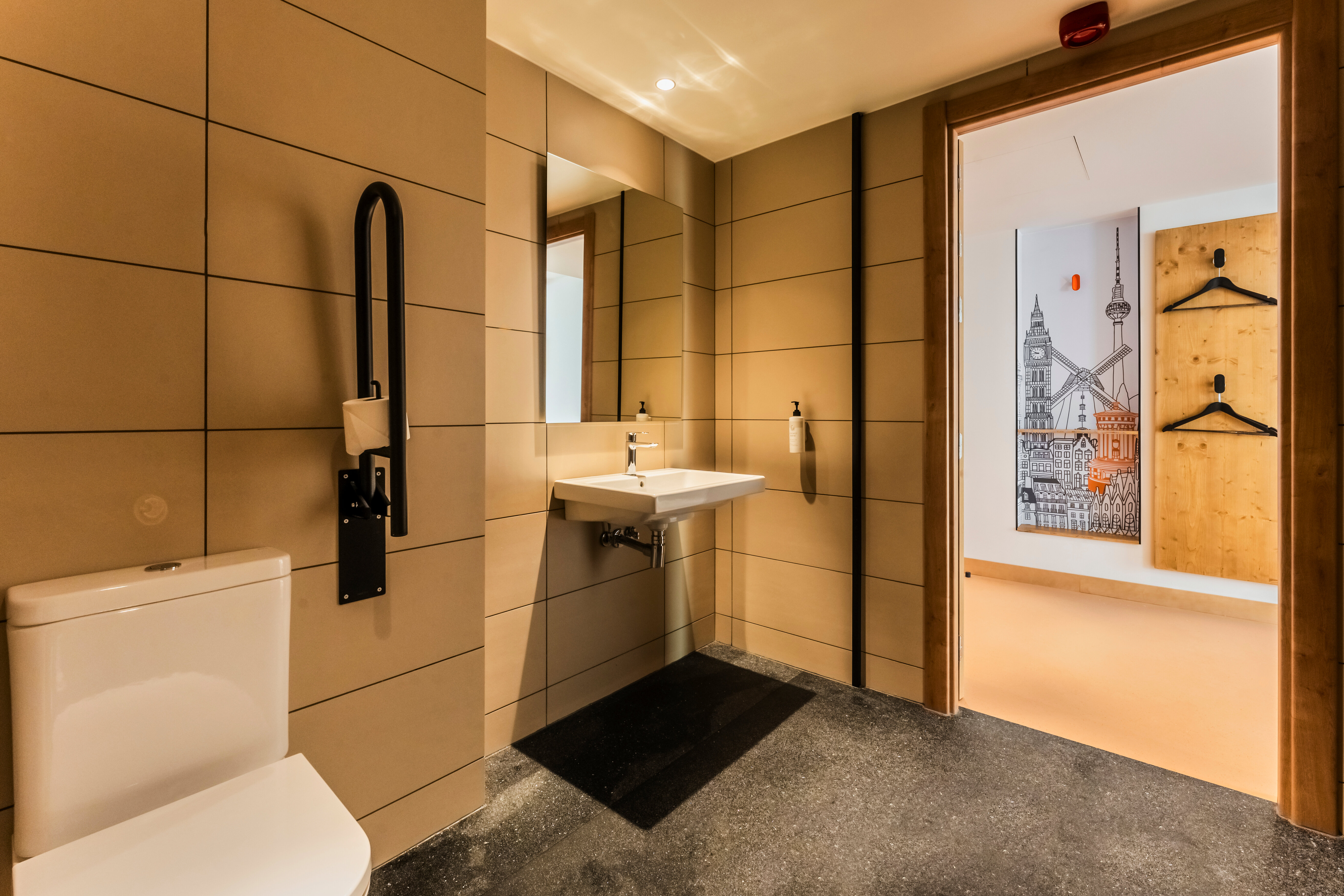 Фото EasyHotel Valencia Ciutat Vella