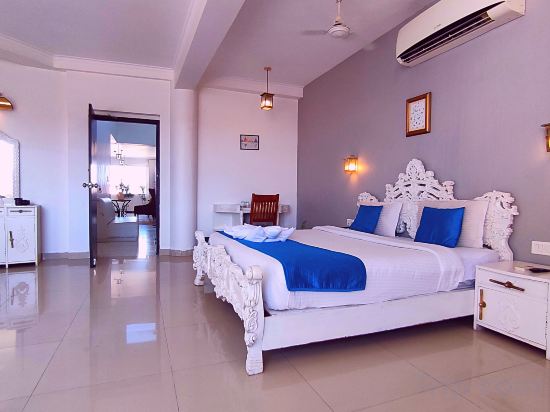 Фото Dodas Palace by ShriGo Hotels