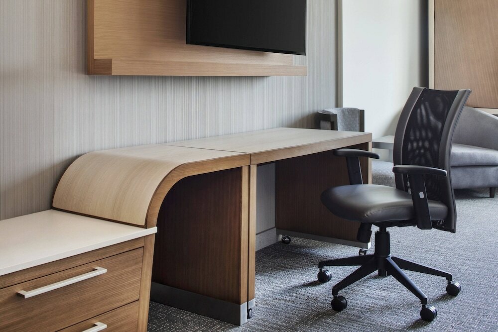 Фото Courtyard by Marriott Wayne Fairfield