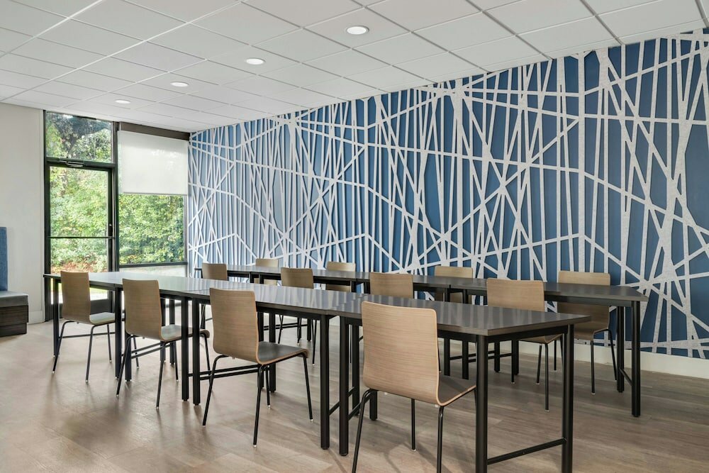 Фото Best Western Sterling Hotel & Suites