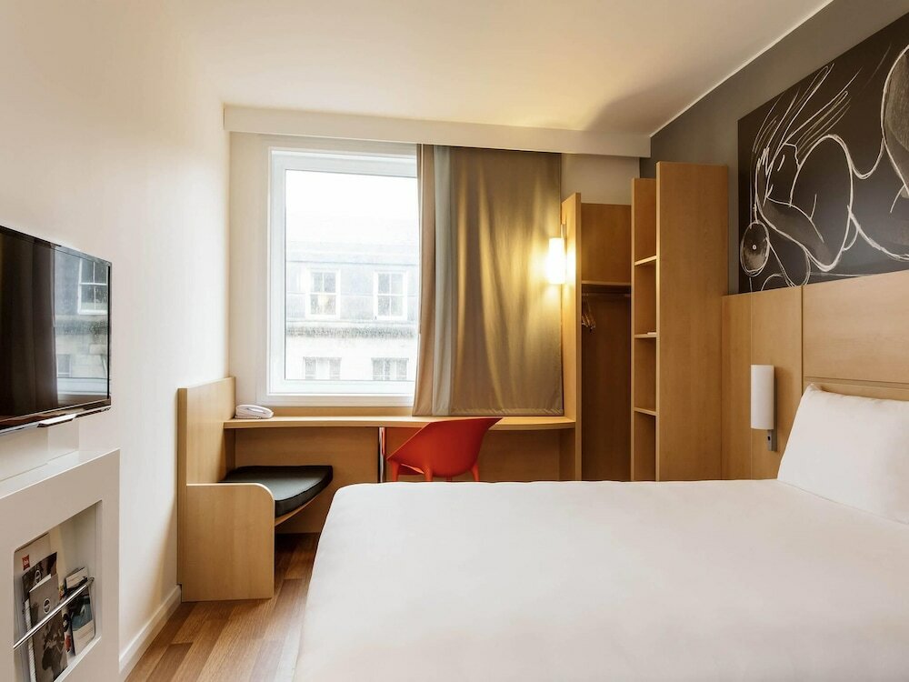 Фото ibis Edinburgh Centre South Bridge  Royal Mile