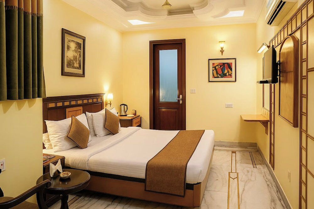 Фото Hotel Tjs Royale