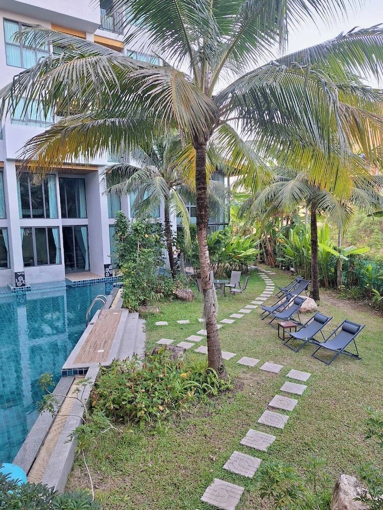Фото Atom Phuket Hotel