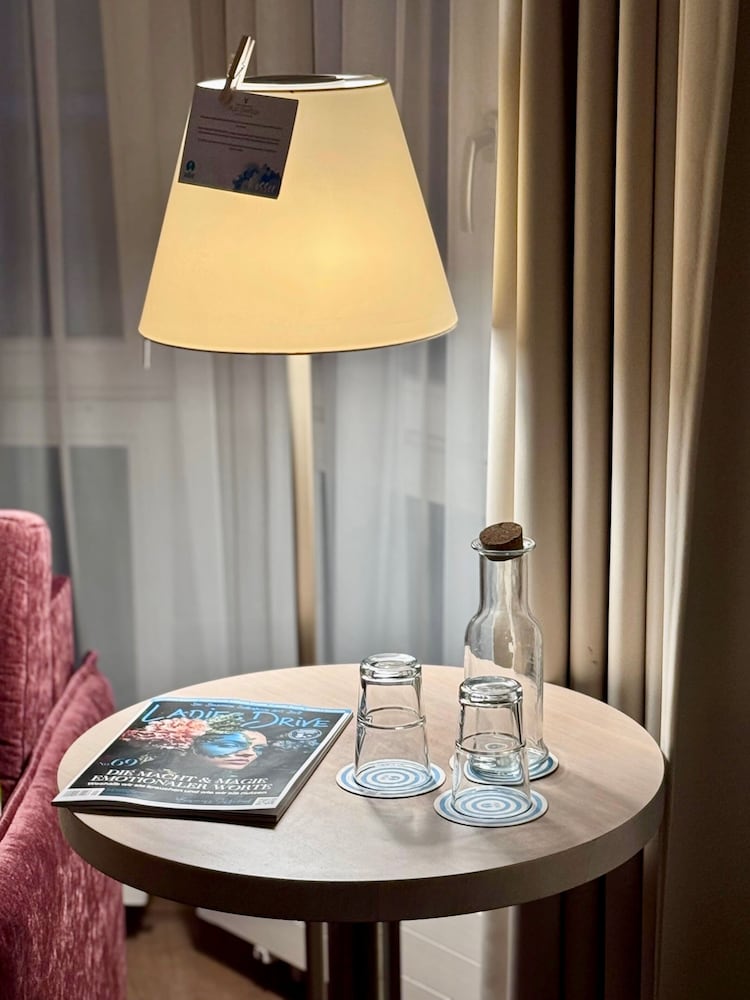 Фото Platzhirsch Zürich- Downtown Boutique Hotel & Sushi Lounge