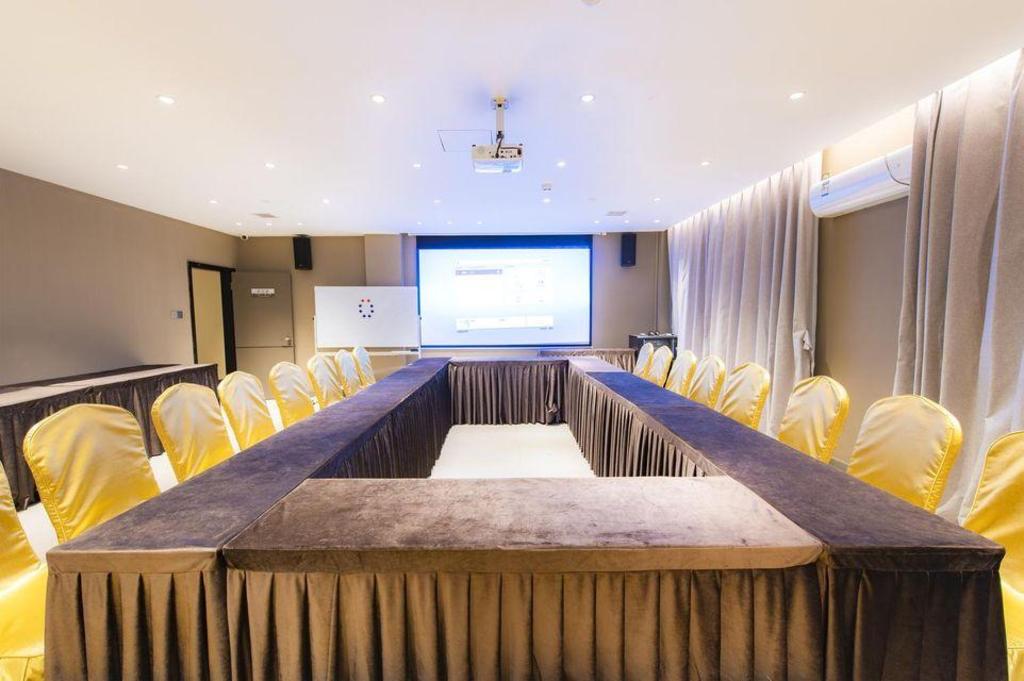 Фото Homeinn Plus Hotel (Beijing Guomao Heshenghui)