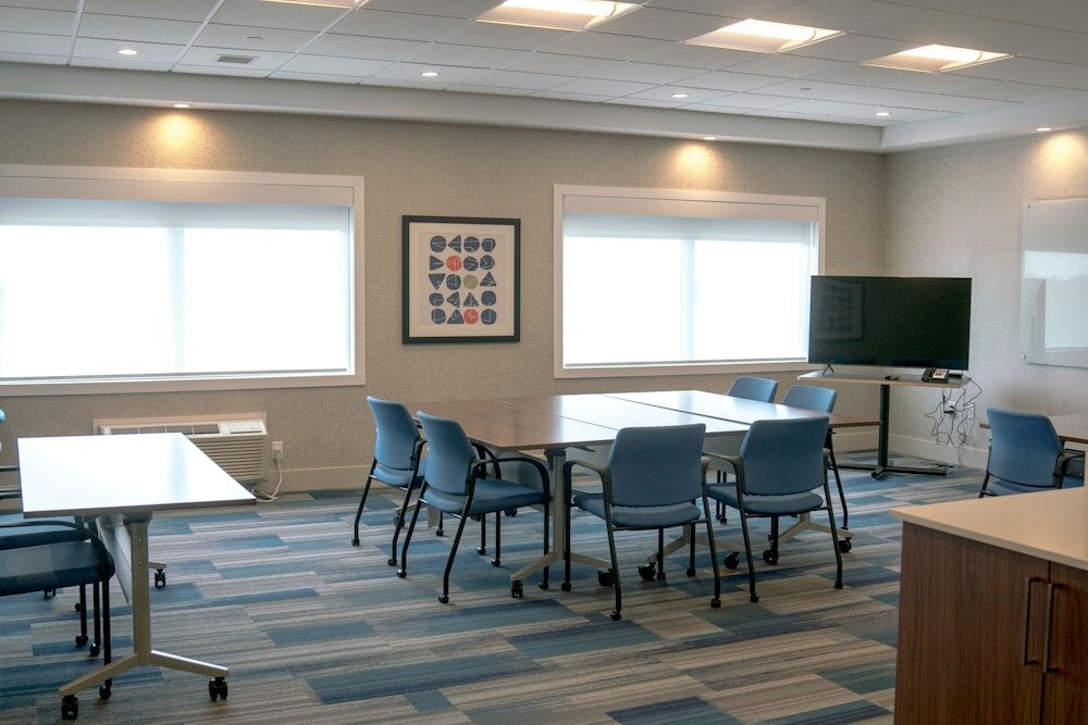 Фото Holiday Inn Express & Suites Brandon, an Ihg Hotel