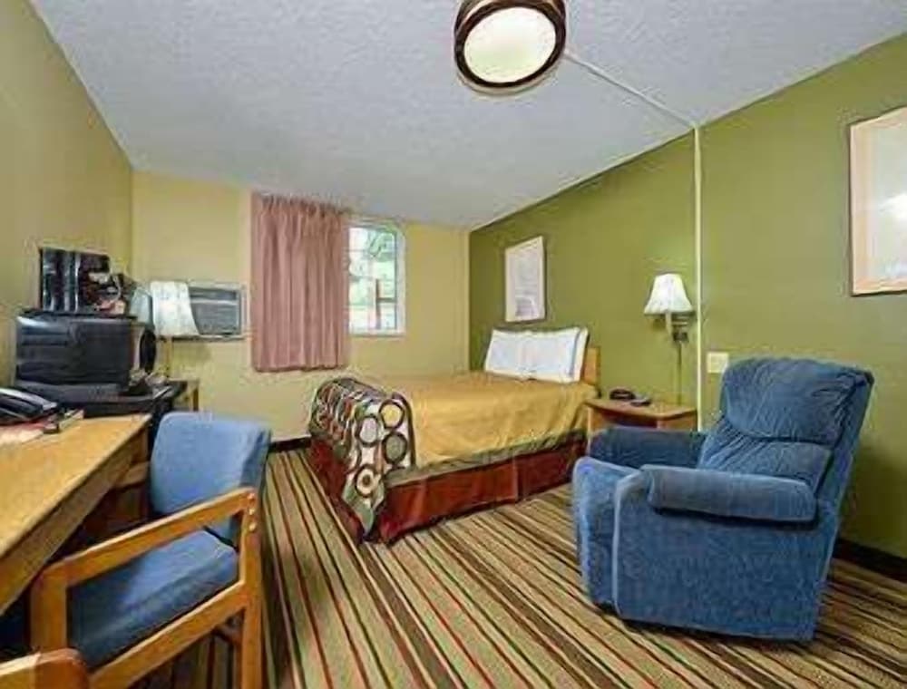 Фото Super 8 by Wyndham Minot Airport