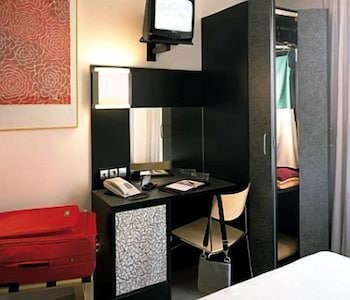 Фото City House Pathos