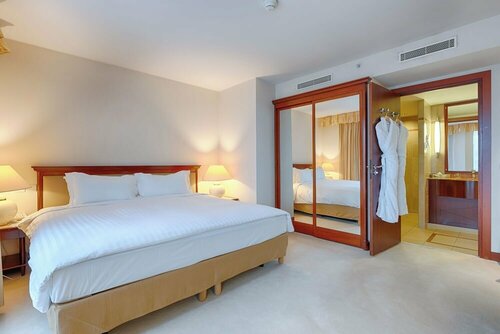 Гостиница Occidental Paris Levallois в Нейи-сюре-Сене