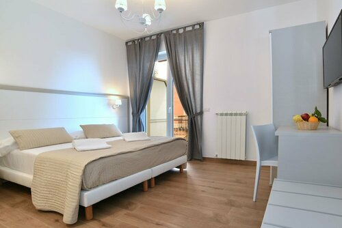Гостиница La Casa In Piazza в Масса-Лубренсе