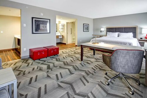 Гостиница Hampton Inn & Suites - Medicine Hat, Alberta, Canada в Медисин-Хэт