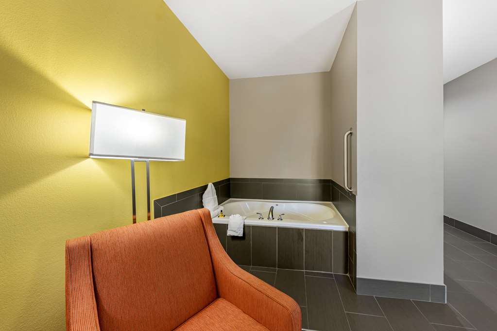 Фото Best Western Plus Midwest City Inn & Suites