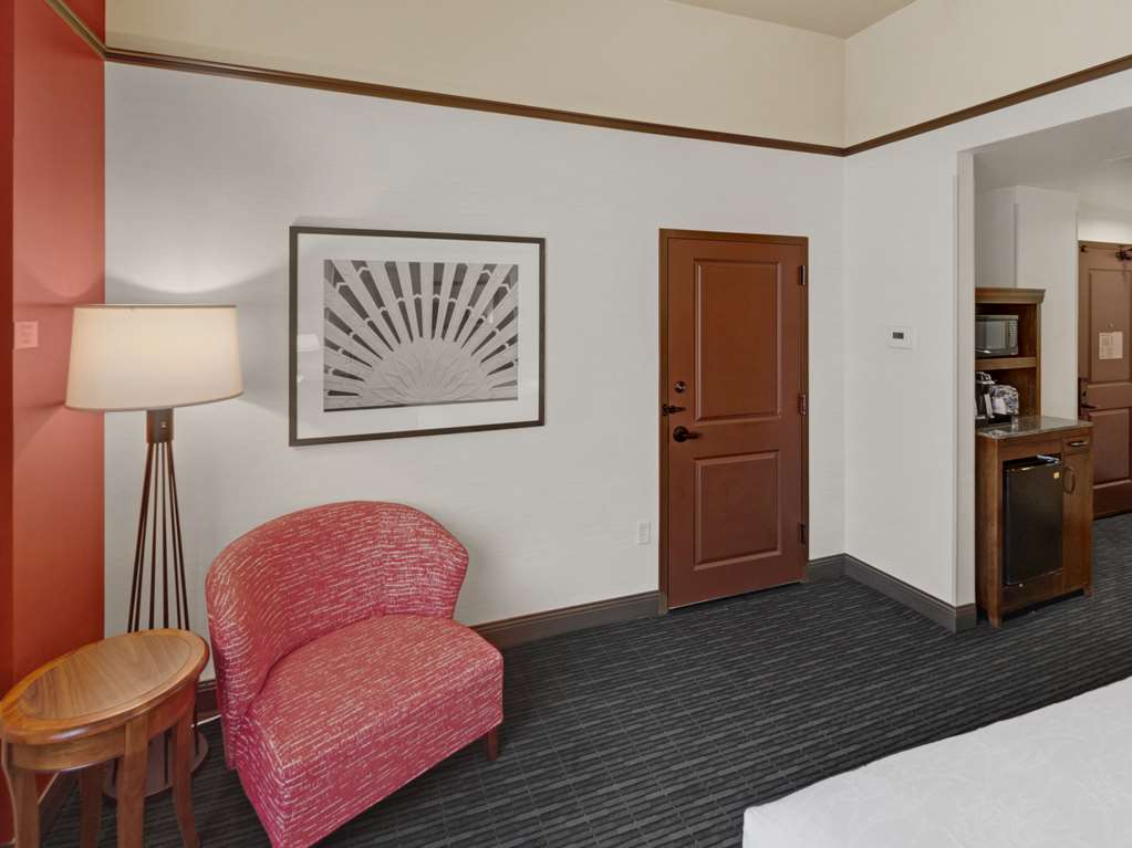 Фото Hilton Garden Inn Milwaukee Downtown