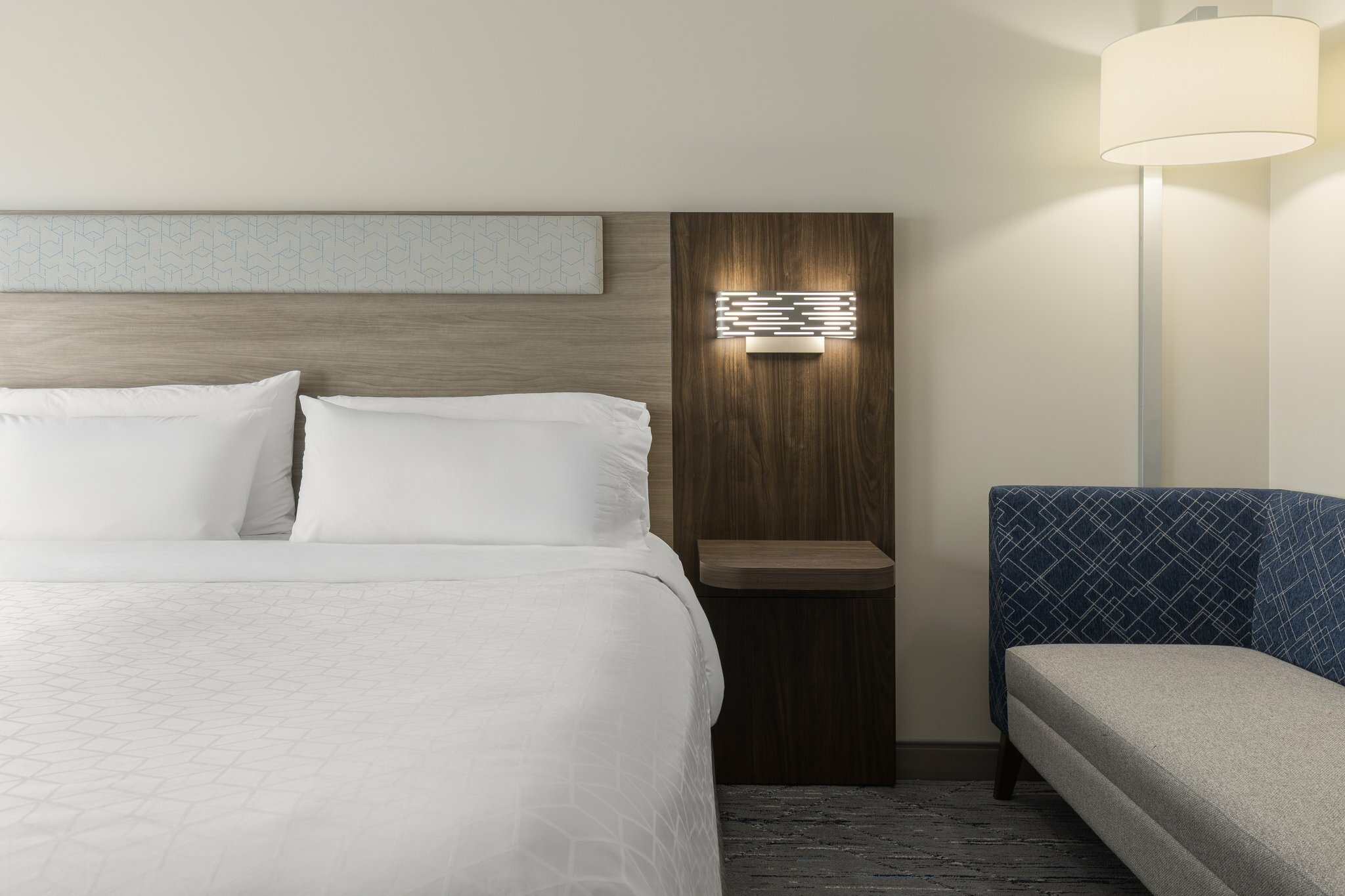 Фото Holiday Inn Express & Suites Brockville