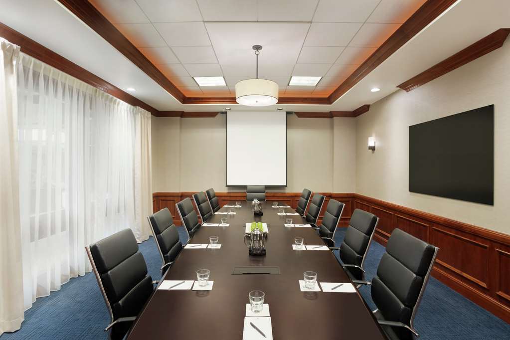 Фото Embassy Suites by Hilton Denver International Airport