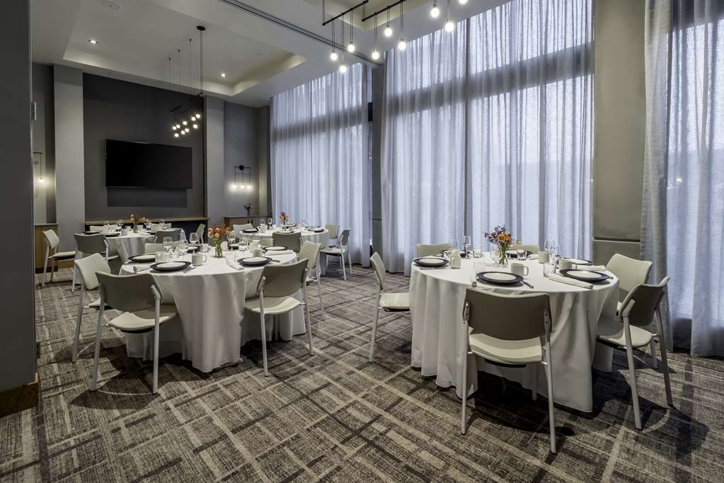 Фото The Fort Sutter Sacramento, Tapestry Collection by Hilton