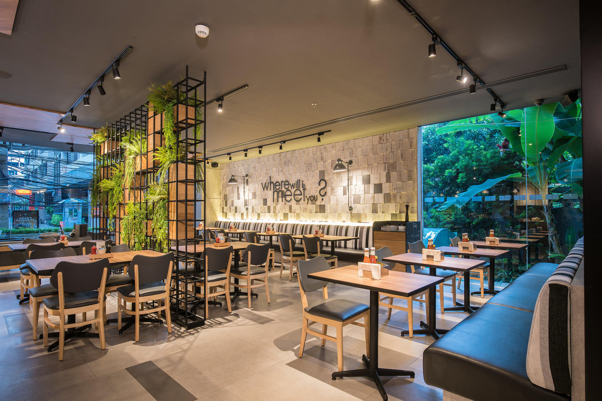 Фото Holiday Inn Express Bangkok Sathorn