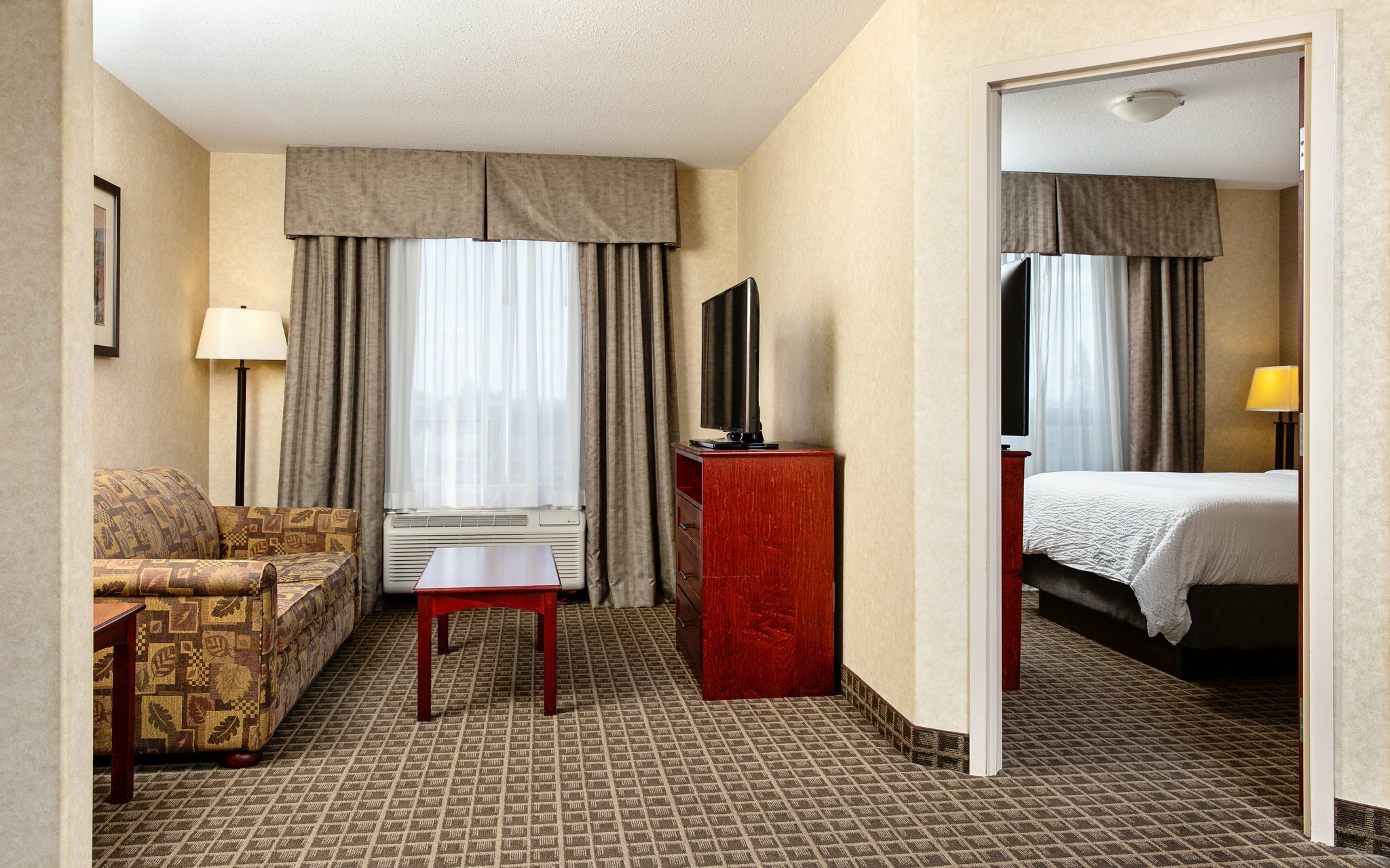 Фото Holiday Inn Express and Suites Edmonton North