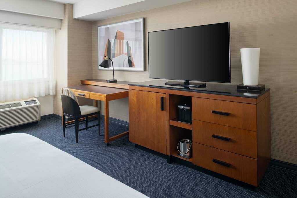 Фото Doubletree Hotel San Francisco Airport
