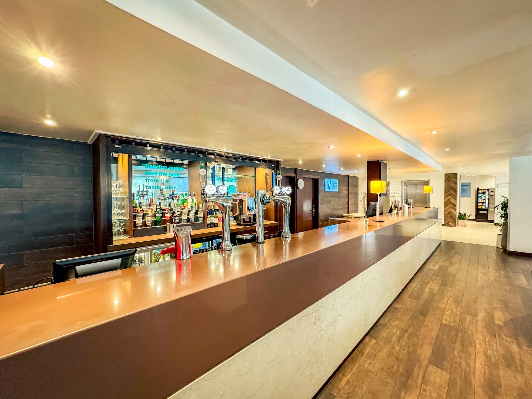 Фото Holiday Inn Express London - Stratford, an Ihg Hotel